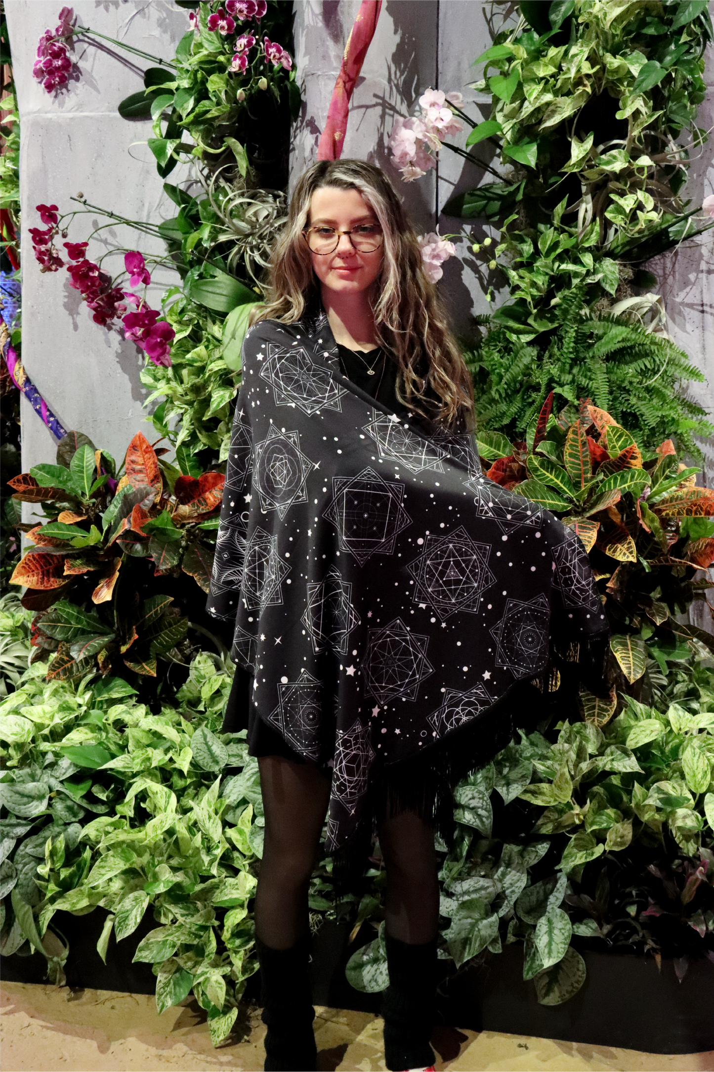 Black and White FlowStar Pashmina