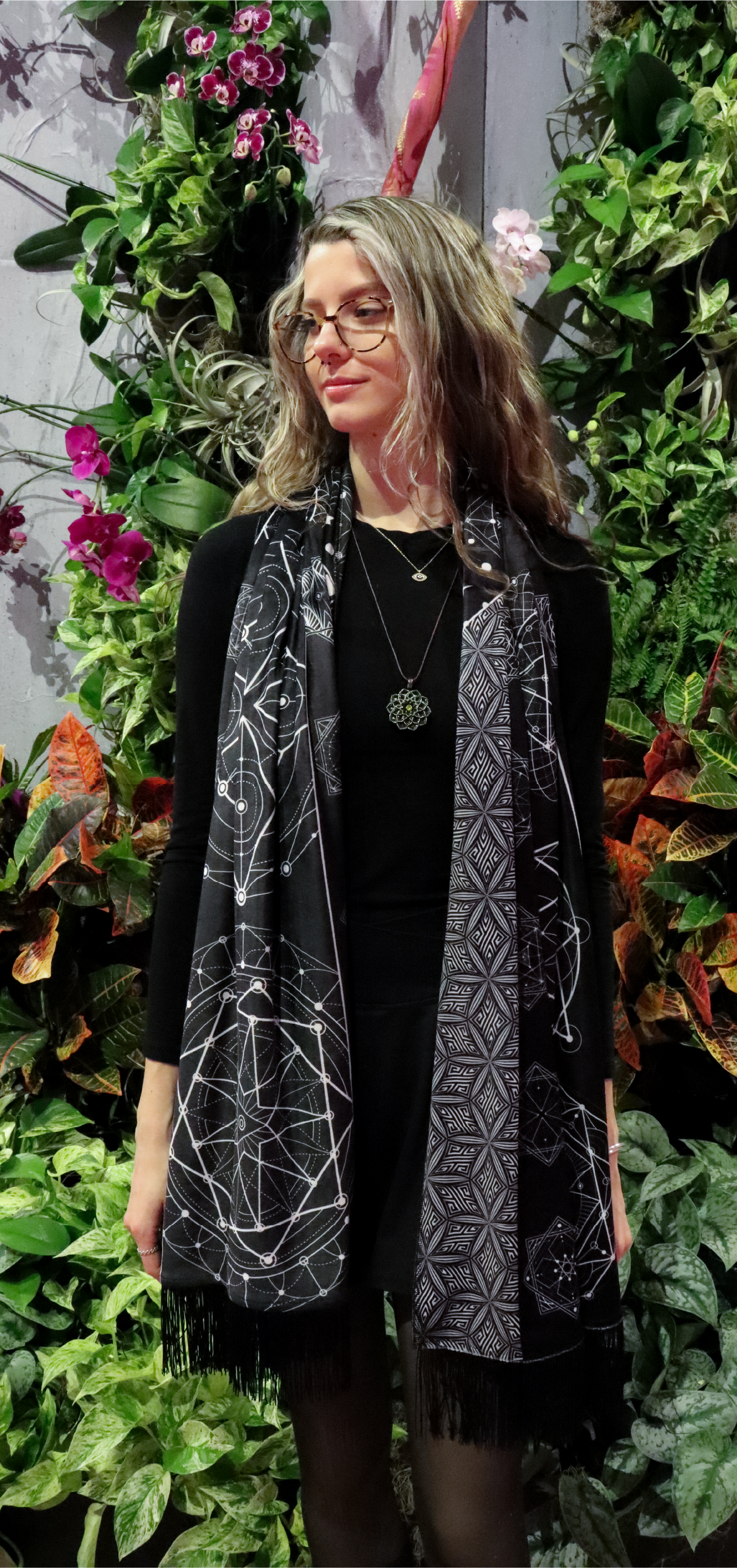 Black and White FlowStar Pashmina